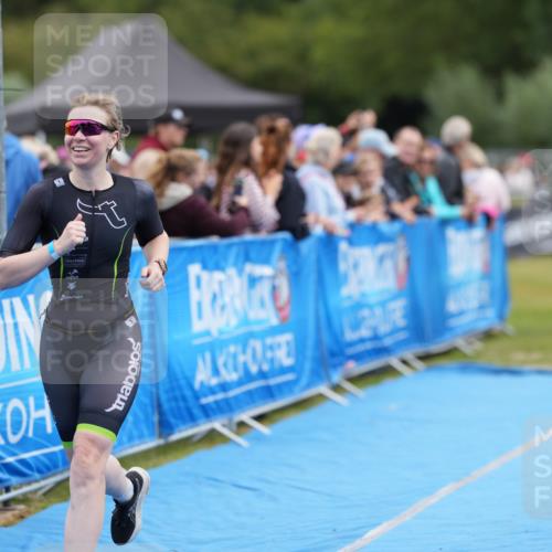 30.08.2026 - Elbe Triathlon Hamburg LAZAROV Photography http://msf.ph/oto/10027211 30.08.2026 10:54:01 Ziel 381, 481 meine-sportfotos.de
