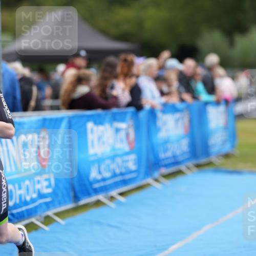 30.08.2026 - Elbe Triathlon Hamburg LAZAROV Photography http://msf.ph/oto/10027212 30.08.2026 10:54:02 Ziel 381, 481 meine-sportfotos.de