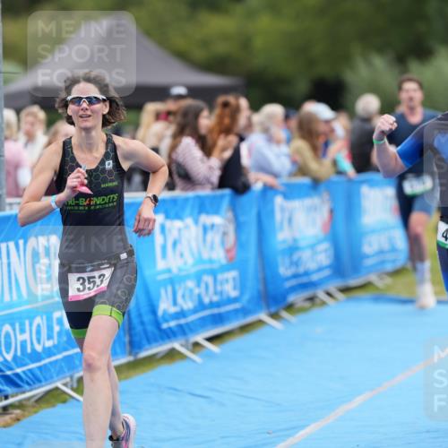 30.08.2026 - Elbe Triathlon Hamburg LAZAROV Photography http://msf.ph/oto/10027229 30.08.2026 10:55:23 Ziel 353, 438, 519, 663 meine-sportfotos.de