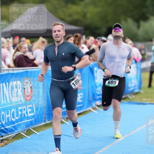 30.08.2026 - Elbe Triathlon Hamburg LAZAROV Photography http://msf.ph/oto/10027250 30.08.2026 10:56:45 Ziel 550, 689, 1894 meine-sportfotos.de