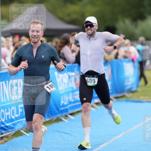 30.08.2026 - Elbe Triathlon Hamburg LAZAROV Photography http://msf.ph/oto/10027251 30.08.2026 10:56:45 Ziel 550, 689, 1894 meine-sportfotos.de