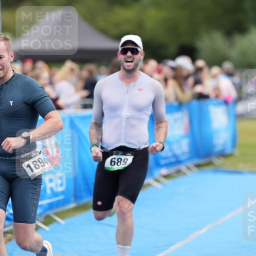 30.08.2026 - Elbe Triathlon Hamburg LAZAROV Photography http://msf.ph/oto/10027252 30.08.2026 10:56:46 Ziel 550, 689, 1894 meine-sportfotos.de