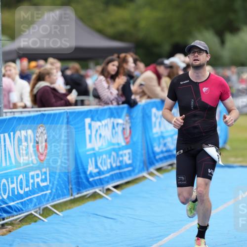 30.08.2026 - Elbe Triathlon Hamburg LAZAROV Photography http://msf.ph/oto/10027256 30.08.2026 10:56:55 Ziel 550, 668 meine-sportfotos.de