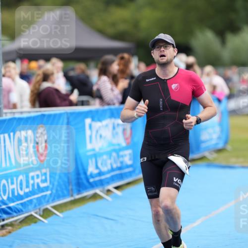 30.08.2026 - Elbe Triathlon Hamburg LAZAROV Photography http://msf.ph/oto/10027257 30.08.2026 10:56:56 Ziel 550, 668 meine-sportfotos.de