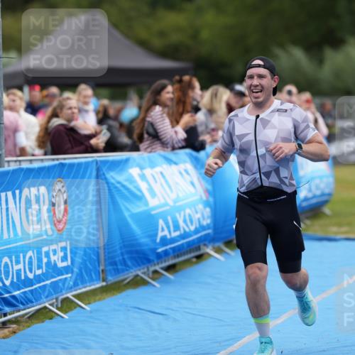30.08.2026 - Elbe Triathlon Hamburg LAZAROV Photography http://msf.ph/oto/10027258 30.08.2026 10:57:05 Ziel 430 meine-sportfotos.de