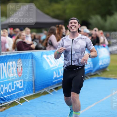 30.08.2026 - Elbe Triathlon Hamburg LAZAROV Photography http://msf.ph/oto/10027259 30.08.2026 10:57:05 Ziel 430 meine-sportfotos.de