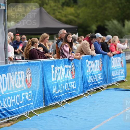 30.08.2026 - Elbe Triathlon Hamburg LAZAROV Photography http://msf.ph/oto/10027294 30.08.2026 10:58:54 Ziel  meine-sportfotos.de
