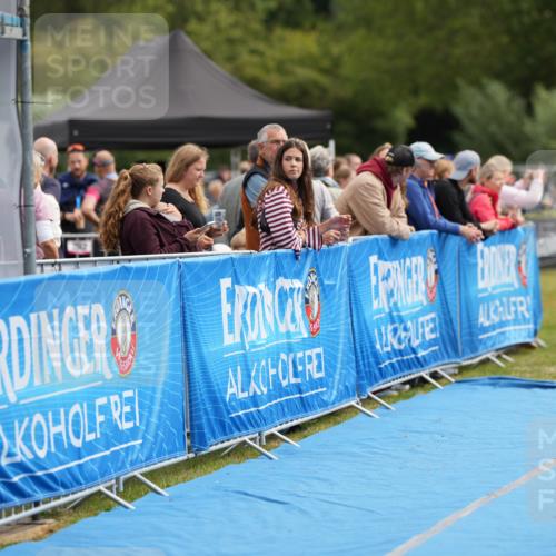 30.08.2026 - Elbe Triathlon Hamburg LAZAROV Photography http://msf.ph/oto/10027295 30.08.2026 10:58:54 Ziel  meine-sportfotos.de
