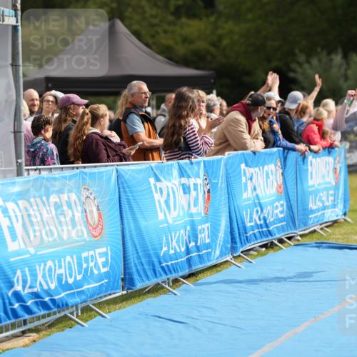 30.08.2026 - Elbe Triathlon Hamburg LAZAROV Photography http://msf.ph/oto/10027299 30.08.2026 10:59:14 Ziel 405, 418, 542 meine-sportfotos.de