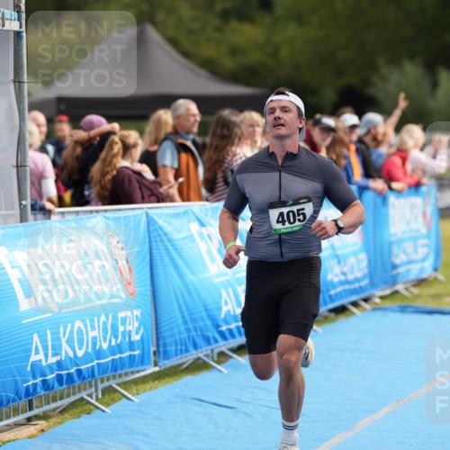 30.08.2026 - Elbe Triathlon Hamburg LAZAROV Photography http://msf.ph/oto/10027300 30.08.2026 10:59:15 Ziel 405, 418, 542 meine-sportfotos.de