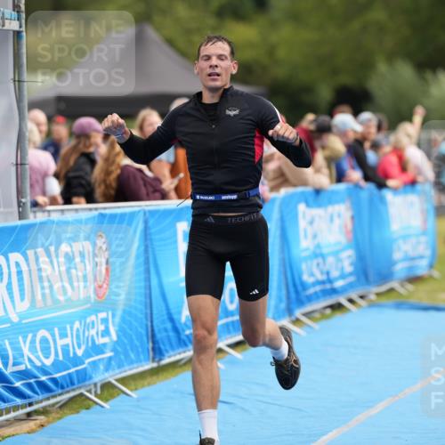 30.08.2026 - Elbe Triathlon Hamburg LAZAROV Photography http://msf.ph/oto/10027303 30.08.2026 10:59:19 Ziel 331, 405, 418, 542 meine-sportfotos.de