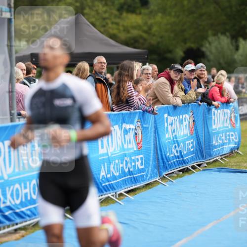 30.08.2026 - Elbe Triathlon Hamburg LAZAROV Photography http://msf.ph/oto/10027308 30.08.2026 10:59:23 Ziel 331, 418, 467 meine-sportfotos.de