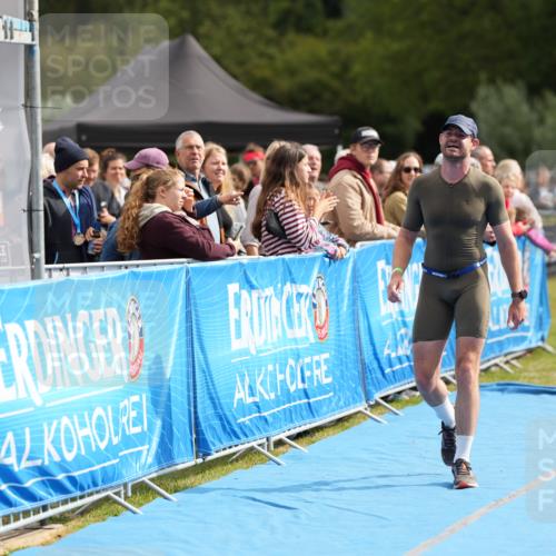 30.08.2026 - Elbe Triathlon Hamburg LAZAROV Photography http://msf.ph/oto/10027327 30.08.2026 11:00:04 Ziel 499 meine-sportfotos.de