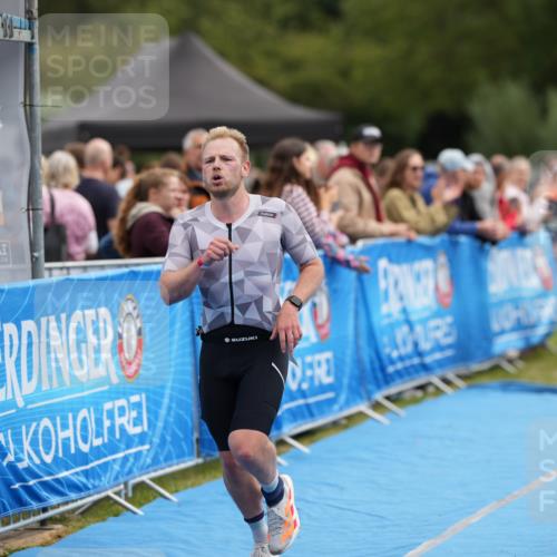 30.08.2026 - Elbe Triathlon Hamburg LAZAROV Photography http://msf.ph/oto/10027336 30.08.2026 11:00:39 Ziel 248, 584, 621 meine-sportfotos.de