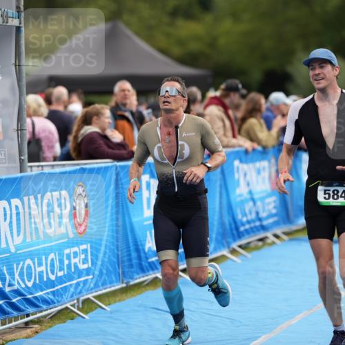 30.08.2026 - Elbe Triathlon Hamburg LAZAROV Photography http://msf.ph/oto/10027339 30.08.2026 11:00:43 Ziel 248, 584, 621 meine-sportfotos.de