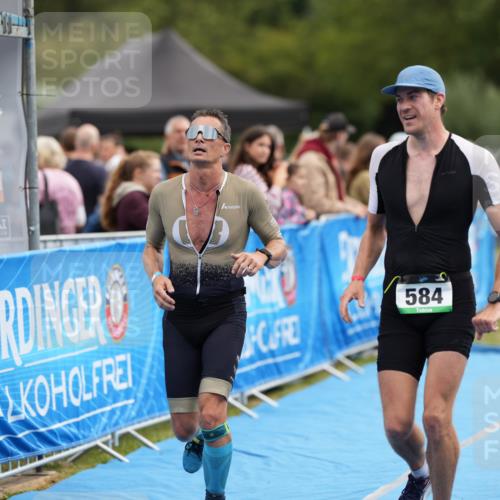 30.08.2026 - Elbe Triathlon Hamburg LAZAROV Photography http://msf.ph/oto/10027340 30.08.2026 11:00:43 Ziel 248, 584, 621 meine-sportfotos.de