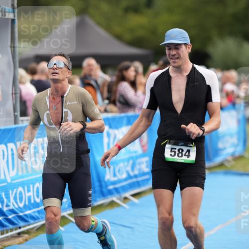 30.08.2026 - Elbe Triathlon Hamburg LAZAROV Photography http://msf.ph/oto/10027341 30.08.2026 11:00:44 Ziel 248, 584 meine-sportfotos.de