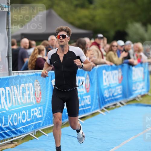 30.08.2026 - Elbe Triathlon Hamburg LAZAROV Photography http://msf.ph/oto/10027342 30.08.2026 11:00:56 Ziel 498, 676 meine-sportfotos.de