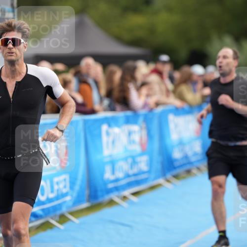 30.08.2026 - Elbe Triathlon Hamburg LAZAROV Photography http://msf.ph/oto/10027344 30.08.2026 11:00:57 Ziel 498, 676 meine-sportfotos.de