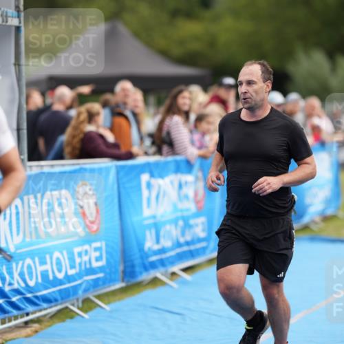30.08.2026 - Elbe Triathlon Hamburg LAZAROV Photography http://msf.ph/oto/10027345 30.08.2026 11:00:58 Ziel 498, 676, 987 meine-sportfotos.de