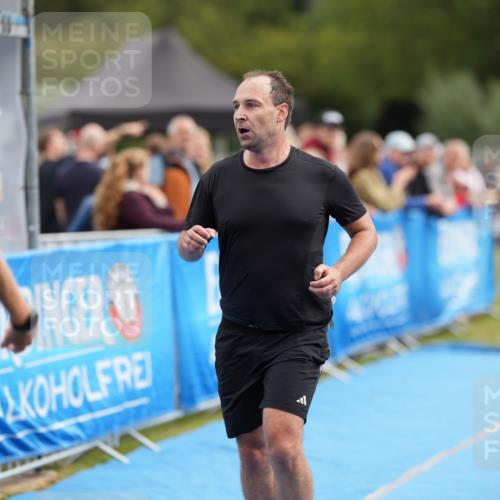 30.08.2026 - Elbe Triathlon Hamburg LAZAROV Photography http://msf.ph/oto/10027346 30.08.2026 11:00:58 Ziel 498, 676, 987 meine-sportfotos.de