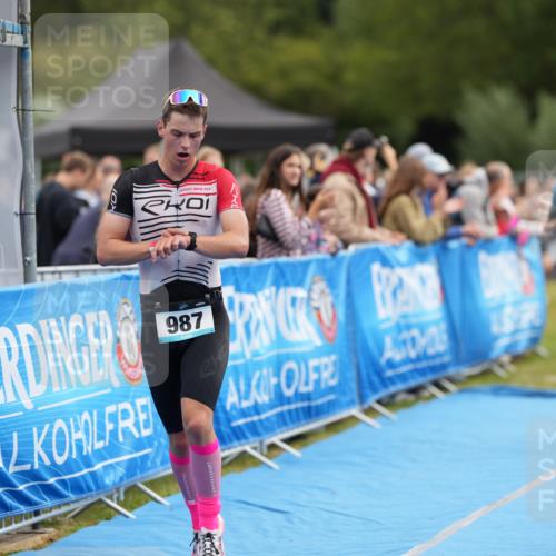 30.08.2026 - Elbe Triathlon Hamburg LAZAROV Photography http://msf.ph/oto/10027347 30.08.2026 11:01:06 Ziel 261, 264, 987 meine-sportfotos.de