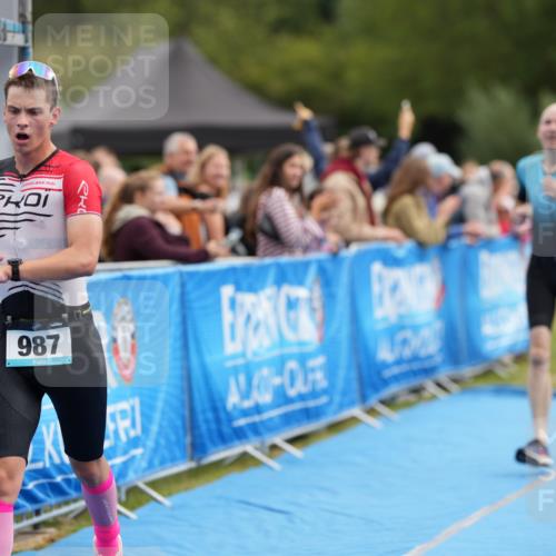 30.08.2026 - Elbe Triathlon Hamburg LAZAROV Photography http://msf.ph/oto/10027348 30.08.2026 11:01:06 Ziel 261, 264, 987 meine-sportfotos.de