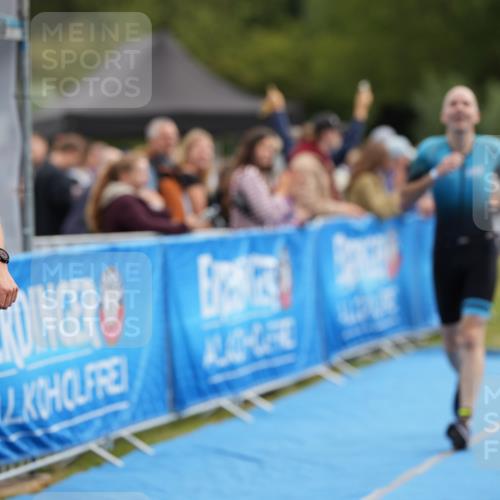 30.08.2026 - Elbe Triathlon Hamburg LAZAROV Photography http://msf.ph/oto/10027349 30.08.2026 11:01:06 Ziel 261, 264, 987 meine-sportfotos.de