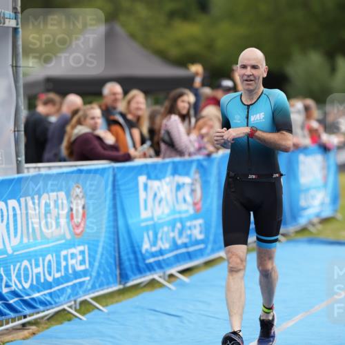30.08.2026 - Elbe Triathlon Hamburg LAZAROV Photography http://msf.ph/oto/10027350 30.08.2026 11:01:08 Ziel 261, 264, 987 meine-sportfotos.de