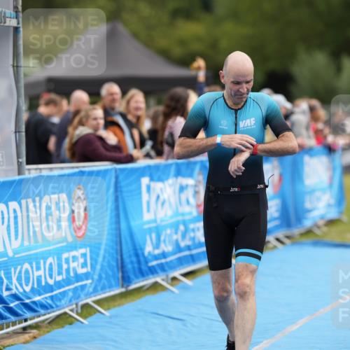 30.08.2026 - Elbe Triathlon Hamburg LAZAROV Photography http://msf.ph/oto/10027351 30.08.2026 11:01:08 Ziel 261, 264, 987 meine-sportfotos.de