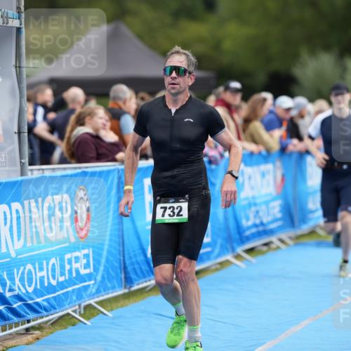 30.08.2026 - Elbe Triathlon Hamburg LAZAROV Photography http://msf.ph/oto/10027359 30.08.2026 11:02:20 Ziel 501, 529, 732 meine-sportfotos.de