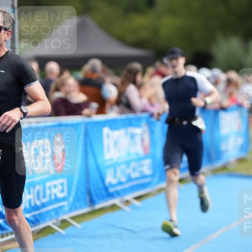 30.08.2026 - Elbe Triathlon Hamburg LAZAROV Photography http://msf.ph/oto/10027361 30.08.2026 11:02:21 Ziel 501, 529, 732 meine-sportfotos.de