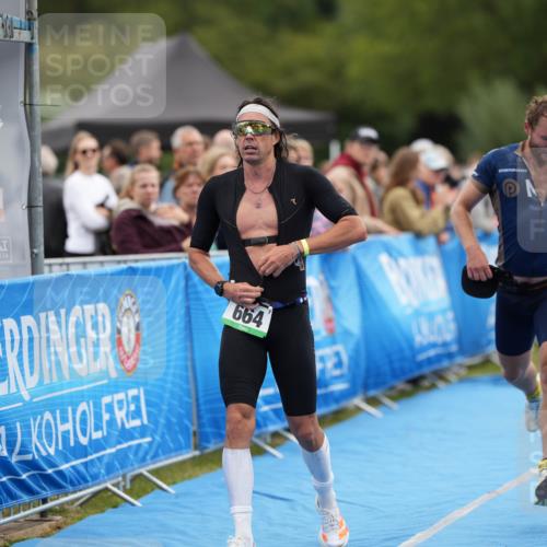 30.08.2026 - Elbe Triathlon Hamburg LAZAROV Photography http://msf.ph/oto/10027400 30.08.2026 11:04:02 Ziel 449, 483, 642, 658, 664, 1897 meine-sportfotos.de
