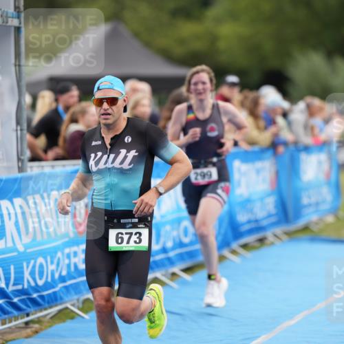 30.08.2026 - Elbe Triathlon Hamburg LAZAROV Photography http://msf.ph/oto/10027413 30.08.2026 11:04:48 Ziel 299, 673 meine-sportfotos.de