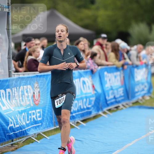 30.08.2026 - Elbe Triathlon Hamburg LAZAROV Photography http://msf.ph/oto/10027416 30.08.2026 11:05:01 Ziel 554, 1031 meine-sportfotos.de