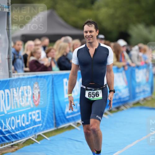 30.08.2026 - Elbe Triathlon Hamburg LAZAROV Photography http://msf.ph/oto/10027423 30.08.2026 11:05:15 Ziel 656, 698, 1008 meine-sportfotos.de