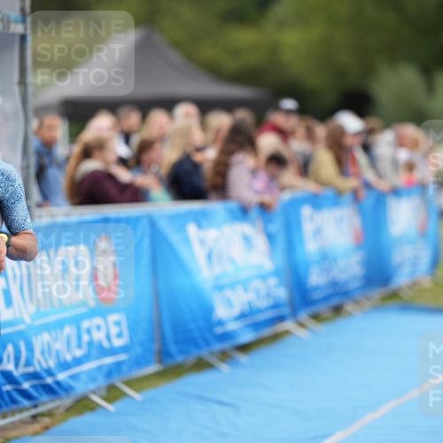 30.08.2026 - Elbe Triathlon Hamburg LAZAROV Photography http://msf.ph/oto/10027430 30.08.2026 11:05:19 Ziel 656, 698, 1008 meine-sportfotos.de