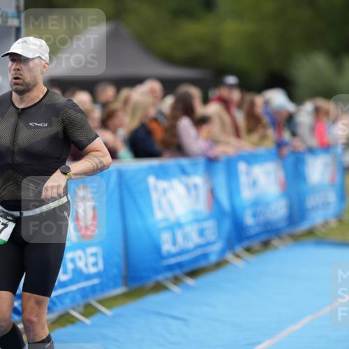 30.08.2026 - Elbe Triathlon Hamburg LAZAROV Photography http://msf.ph/oto/10027436 30.08.2026 11:05:50 Ziel 414, 431, 747 meine-sportfotos.de