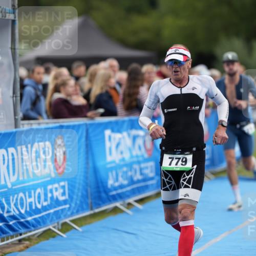 30.08.2026 - Elbe Triathlon Hamburg LAZAROV Photography http://msf.ph/oto/10027444 30.08.2026 11:06:03 Ziel 671, 779 meine-sportfotos.de