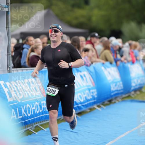 30.08.2026 - Elbe Triathlon Hamburg LAZAROV Photography http://msf.ph/oto/10027449 30.08.2026 11:06:16 Ziel 609 meine-sportfotos.de