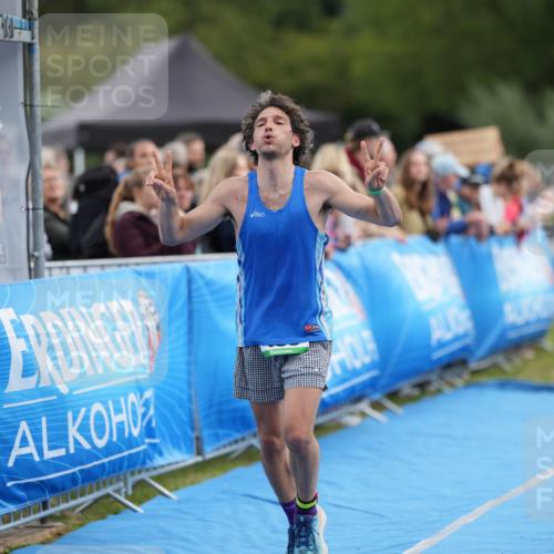 30.08.2026 - Elbe Triathlon Hamburg LAZAROV Photography http://msf.ph/oto/10027483 30.08.2026 11:07:23 Ziel 488, 495, 1024 meine-sportfotos.de