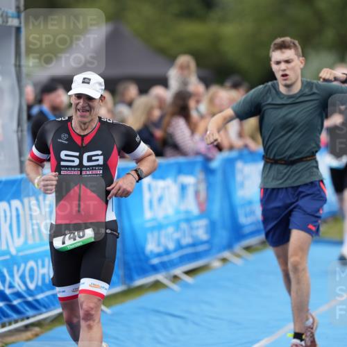 30.08.2026 - Elbe Triathlon Hamburg LAZAROV Photography http://msf.ph/oto/10027520 30.08.2026 11:08:56 Ziel 503, 555, 746, 1042 meine-sportfotos.de