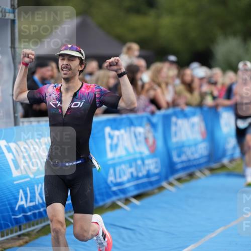 30.08.2026 - Elbe Triathlon Hamburg LAZAROV Photography http://msf.ph/oto/10027525 30.08.2026 11:09:05 Ziel 633, 1098 meine-sportfotos.de