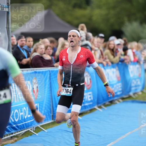 30.08.2026 - Elbe Triathlon Hamburg LAZAROV Photography http://msf.ph/oto/10027546 30.08.2026 11:09:42 Ziel 569, 624, 1164 meine-sportfotos.de