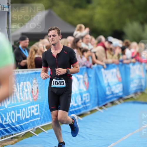 30.08.2026 - Elbe Triathlon Hamburg LAZAROV Photography http://msf.ph/oto/10027569 30.08.2026 11:10:44 Ziel 426, 513, 666, 678, 1045 meine-sportfotos.de