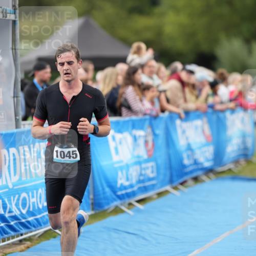 30.08.2026 - Elbe Triathlon Hamburg LAZAROV Photography http://msf.ph/oto/10027570 30.08.2026 11:10:44 Ziel 426, 513, 666, 678, 1045 meine-sportfotos.de