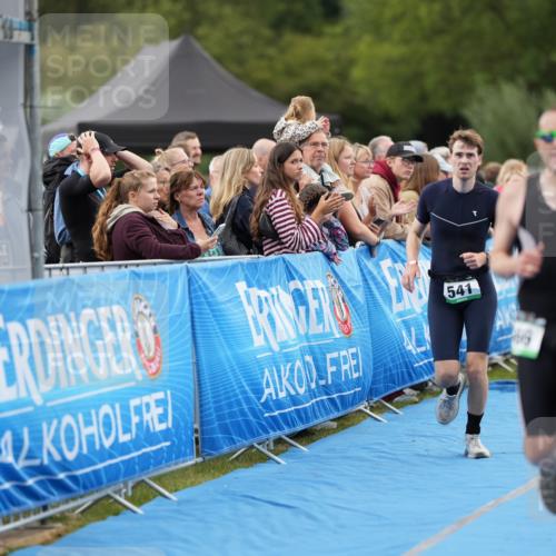 30.08.2026 - Elbe Triathlon Hamburg LAZAROV Photography http://msf.ph/oto/10027572 30.08.2026 11:10:51 Ziel 437, 541, 566, 666 meine-sportfotos.de