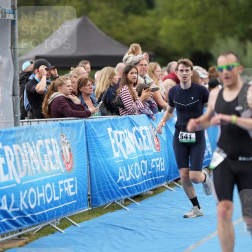30.08.2026 - Elbe Triathlon Hamburg LAZAROV Photography http://msf.ph/oto/10027573 30.08.2026 11:10:52 Ziel 437, 541, 566, 666 meine-sportfotos.de