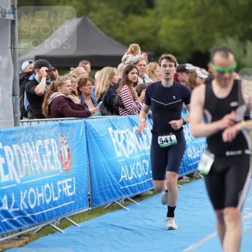 30.08.2026 - Elbe Triathlon Hamburg LAZAROV Photography http://msf.ph/oto/10027574 30.08.2026 11:10:52 Ziel 437, 541, 566, 666 meine-sportfotos.de