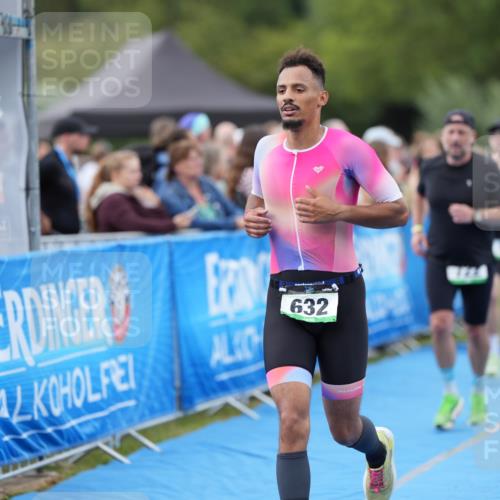 30.08.2026 - Elbe Triathlon Hamburg LAZAROV Photography http://msf.ph/oto/10027612 30.08.2026 11:12:37 Ziel 410, 612, 632, 722 meine-sportfotos.de